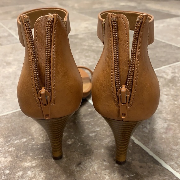 Brown zip back heel - Picture 3 of 3